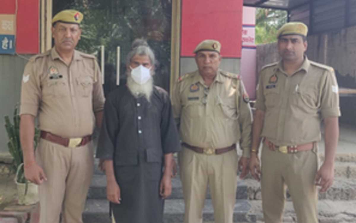 नोएडा : पत्नी की हत्या के बाद 16 साल से था फरार, पुलिस ने किया गिरफ्तार